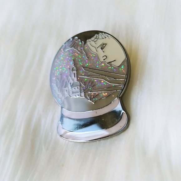 Edward Scissorhands Snowglobe Glitter Hard Enamel Pin - Picture 4 of 5